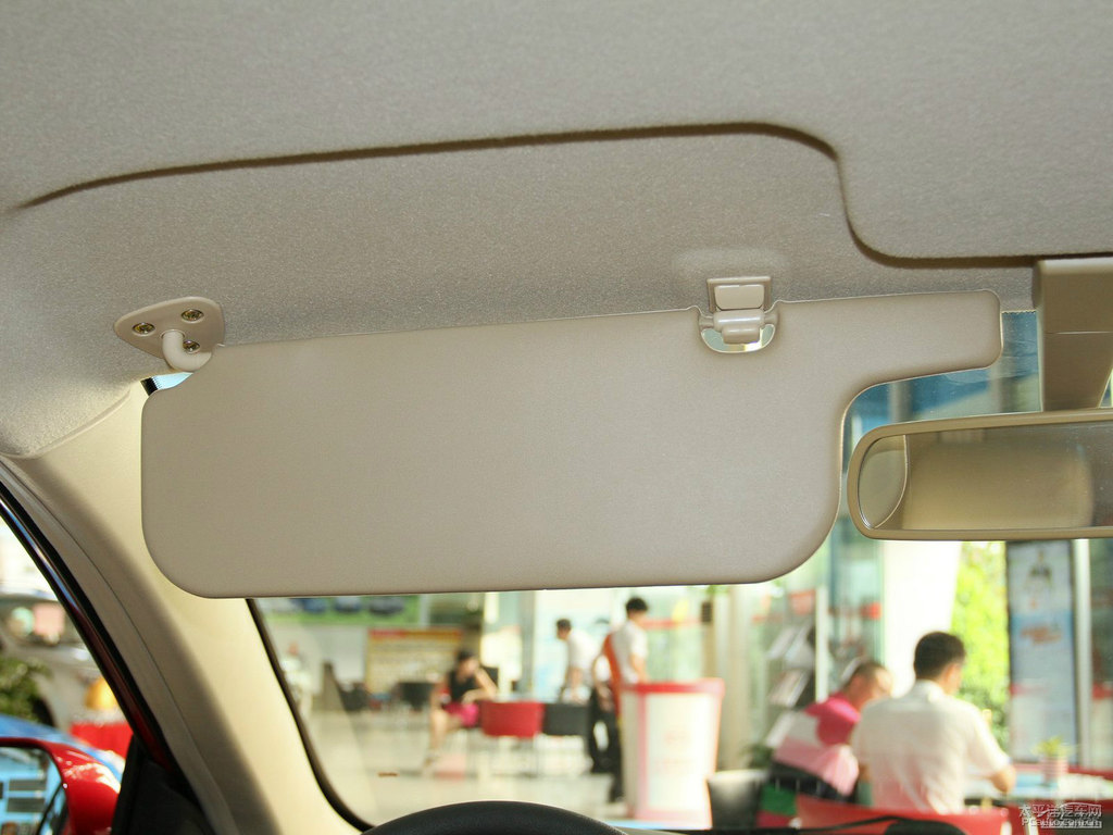 紅色比亞迪F3車廂內(nèi)飾圖片