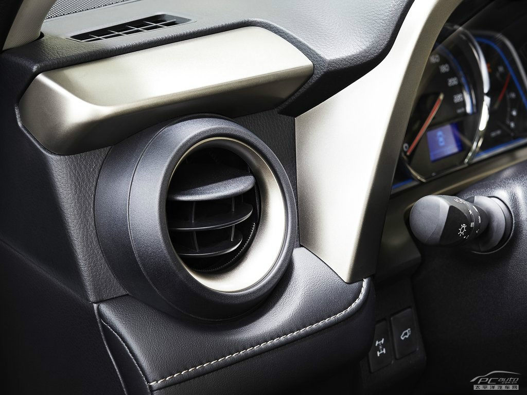 豐田RAV4(海外)內(nèi)飾高清大圖