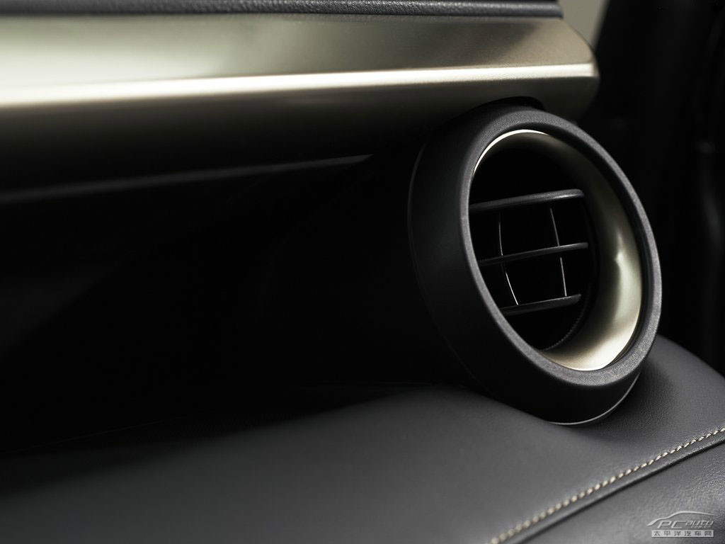 豐田RAV4(海外)內(nèi)飾高清大圖