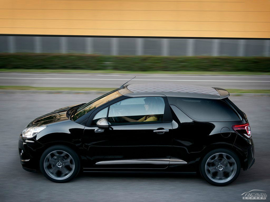 DS 3^DƬ