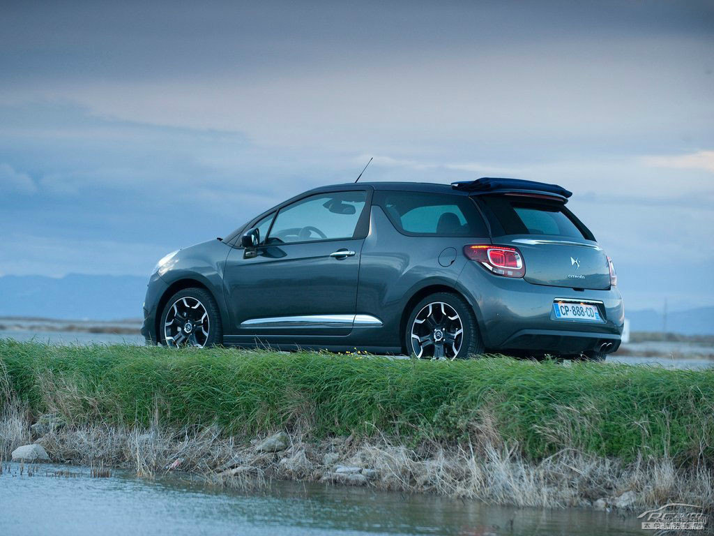 DS 3^DƬ