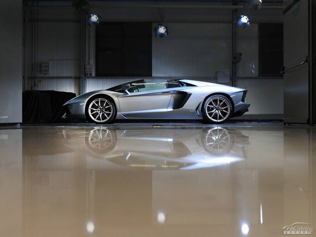金屬漆淺灰色Aventador整車外觀外觀圖片