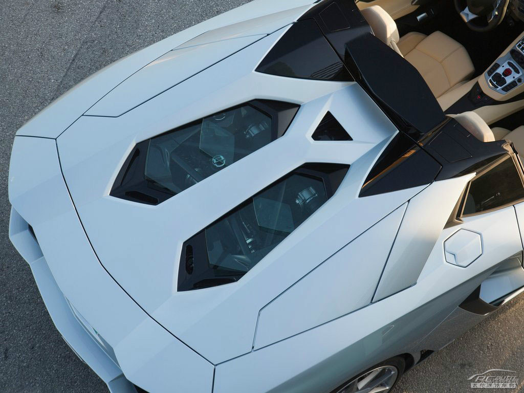 金屬漆淺灰色Aventador中控內(nèi)飾圖片