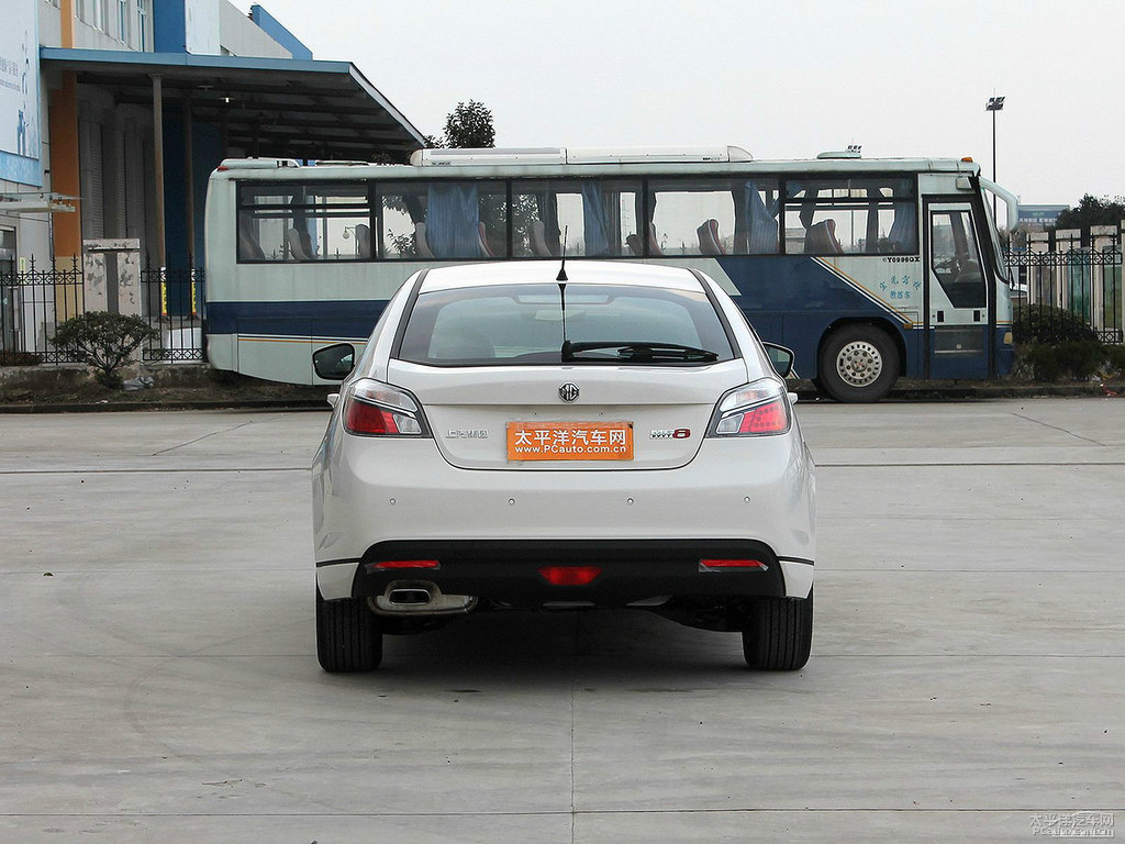 圣峰白MG6整車外觀外觀圖片
