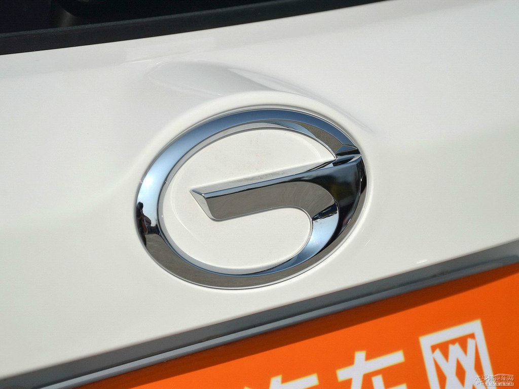 象牙白傳祺GS5車尾外觀圖片
