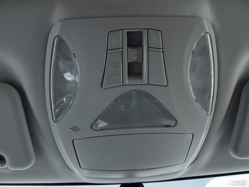 象牙白傳祺GS5車廂內(nèi)飾圖片