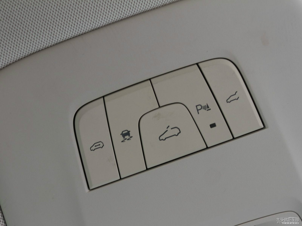 琥珀金別克GL8車廂內(nèi)飾圖片