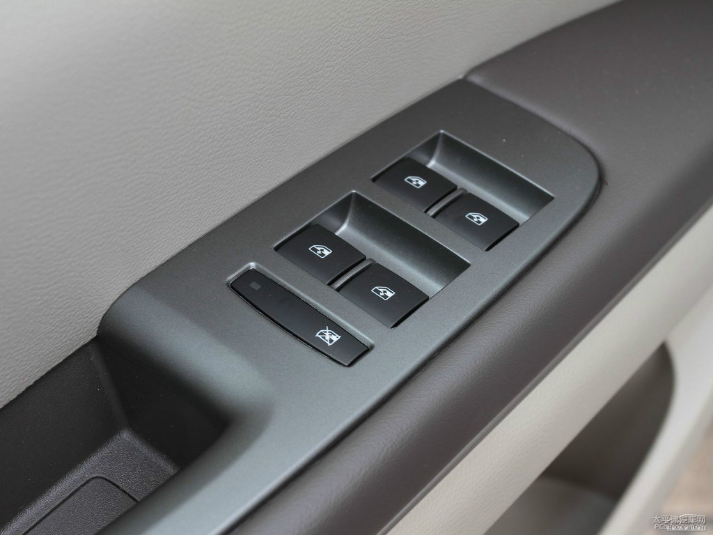 琥珀金別克GL8車廂內(nèi)飾圖片