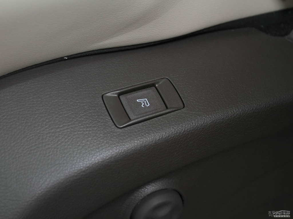 琥珀金別克GL8車廂內(nèi)飾圖片
