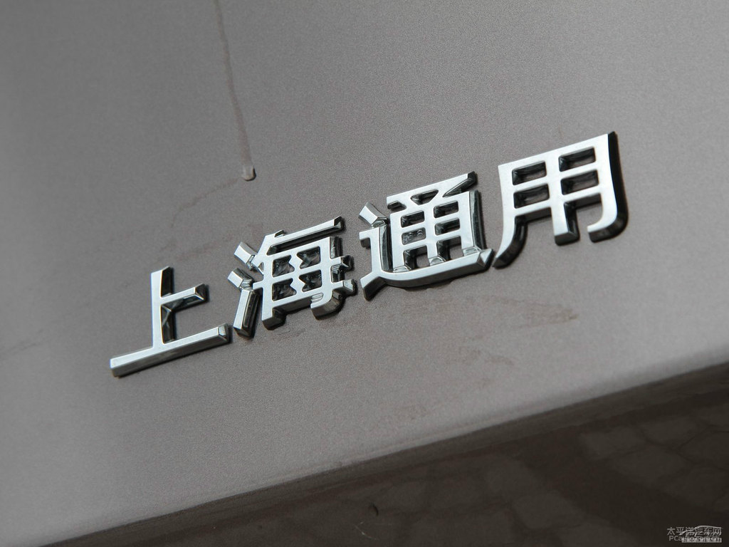 琥珀金別克GL8車尾外觀圖片