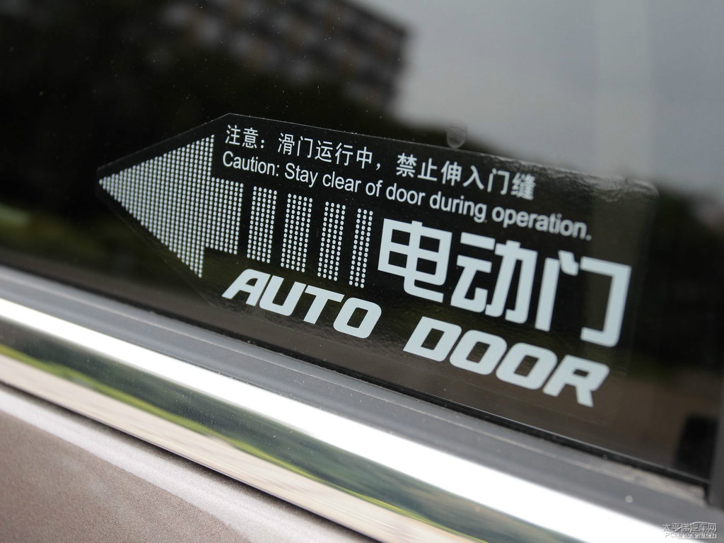 琥珀金別克GL8車身外觀圖片