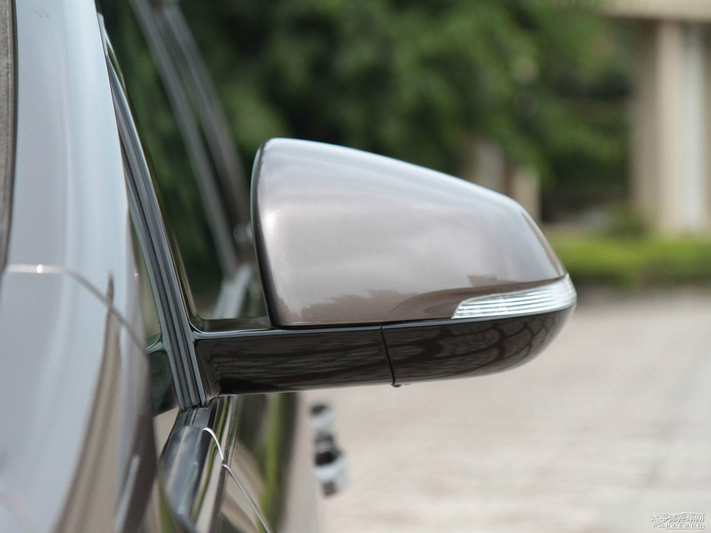 琥珀金別克GL8車身外觀圖片
