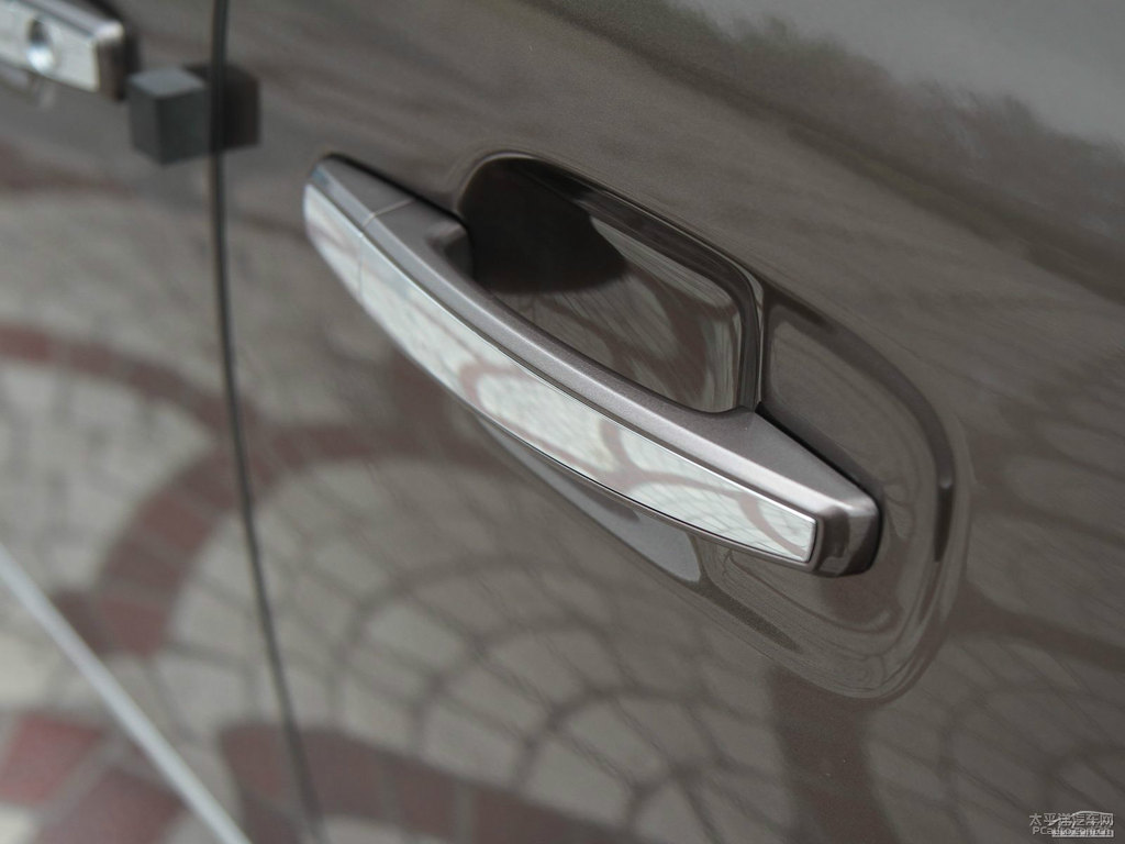 琥珀金別克GL8車身外觀圖片