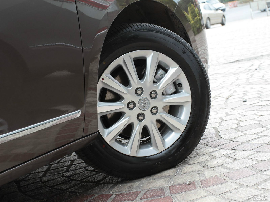 琥珀金別克GL8車身外觀圖片