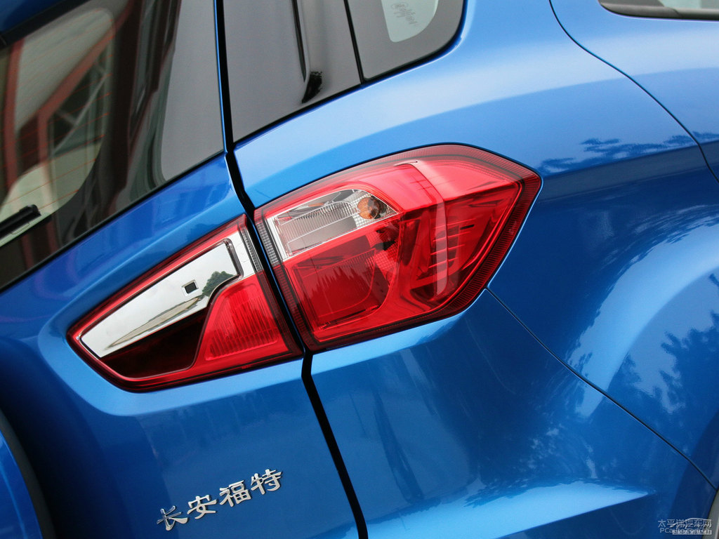 情調(diào)藍(lán)翼搏車尾外觀圖片