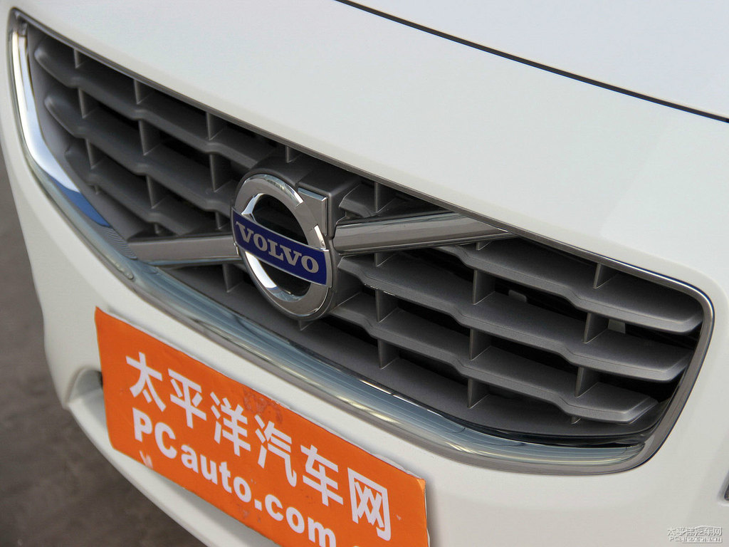 冰雪白沃爾沃V60車(chē)頭外觀圖片