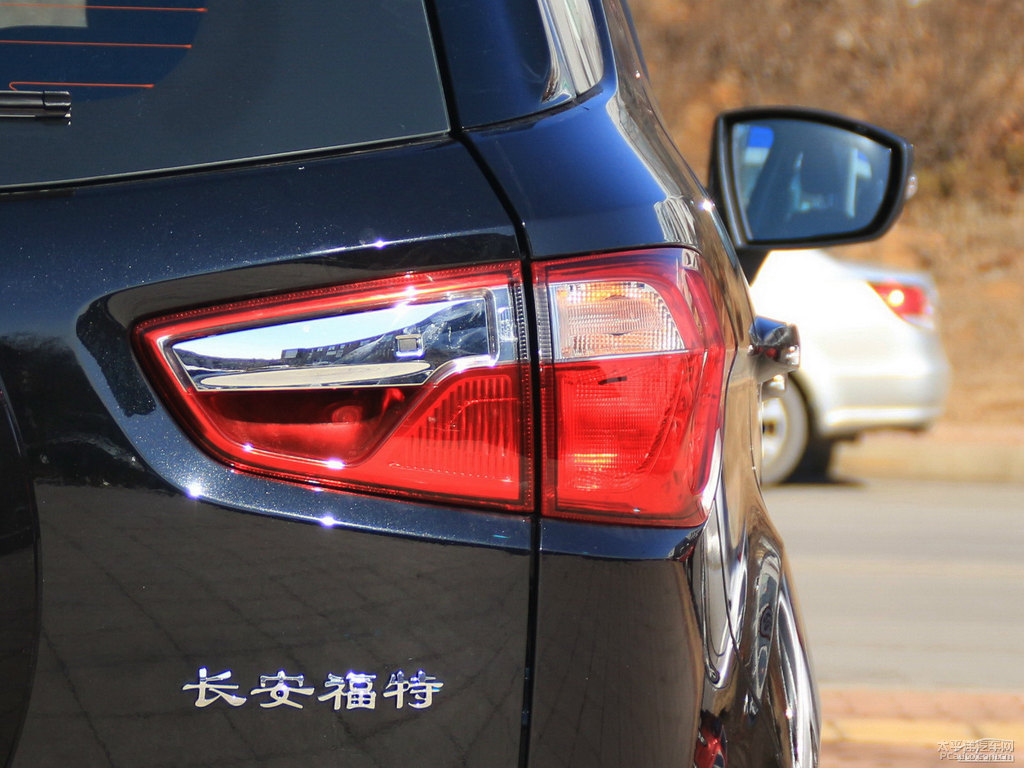 銀砂黑翼搏車尾外觀圖片