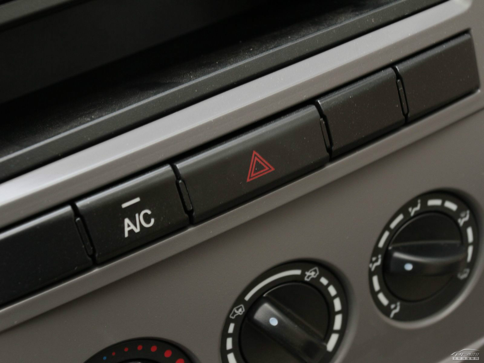 俊風(fēng)CV03內(nèi)飾高清大圖