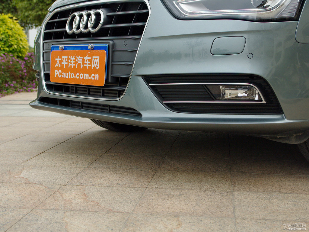 雄鷹灰奧迪A4L車頭外觀圖片