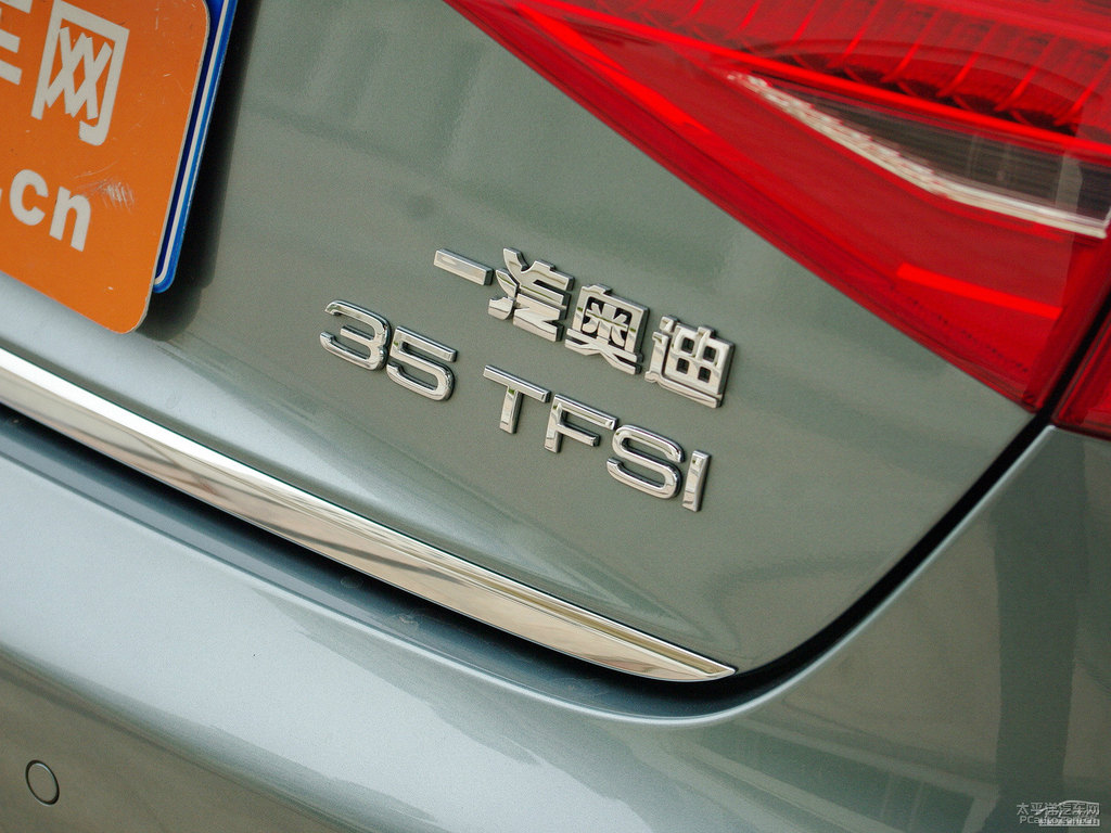 雄鷹灰奧迪A4L車尾外觀圖片