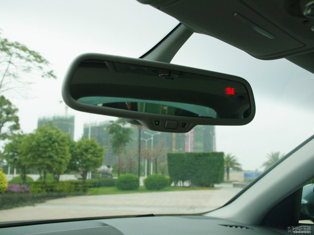 雄鷹灰奧迪A4L車廂內(nèi)飾圖片