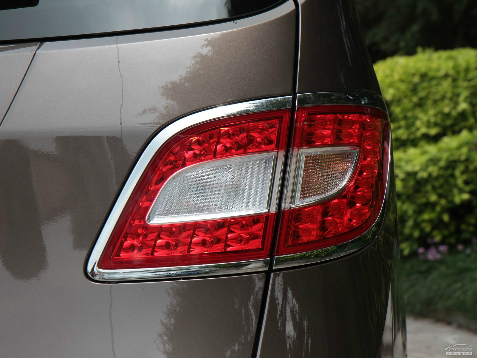 別克GL8外觀高清大圖