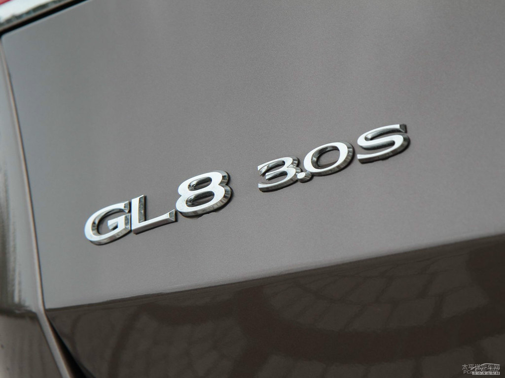 琥珀金別克GL8車尾外觀圖片