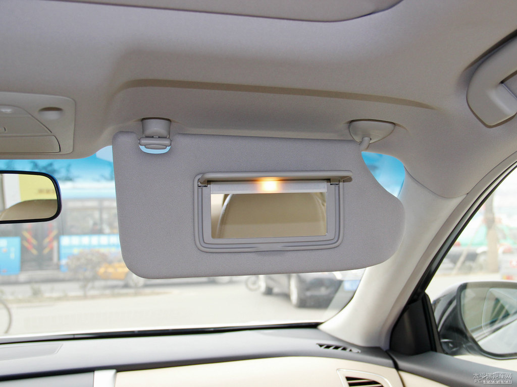 月光銀天籟車廂內(nèi)飾圖片