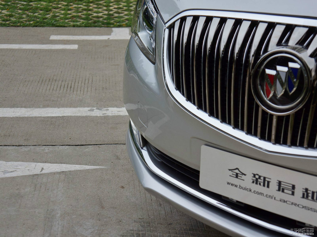 極光銀君越車頭外觀圖片