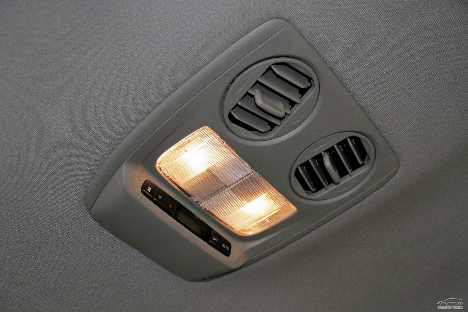 奧德賽內(nèi)飾高清大圖