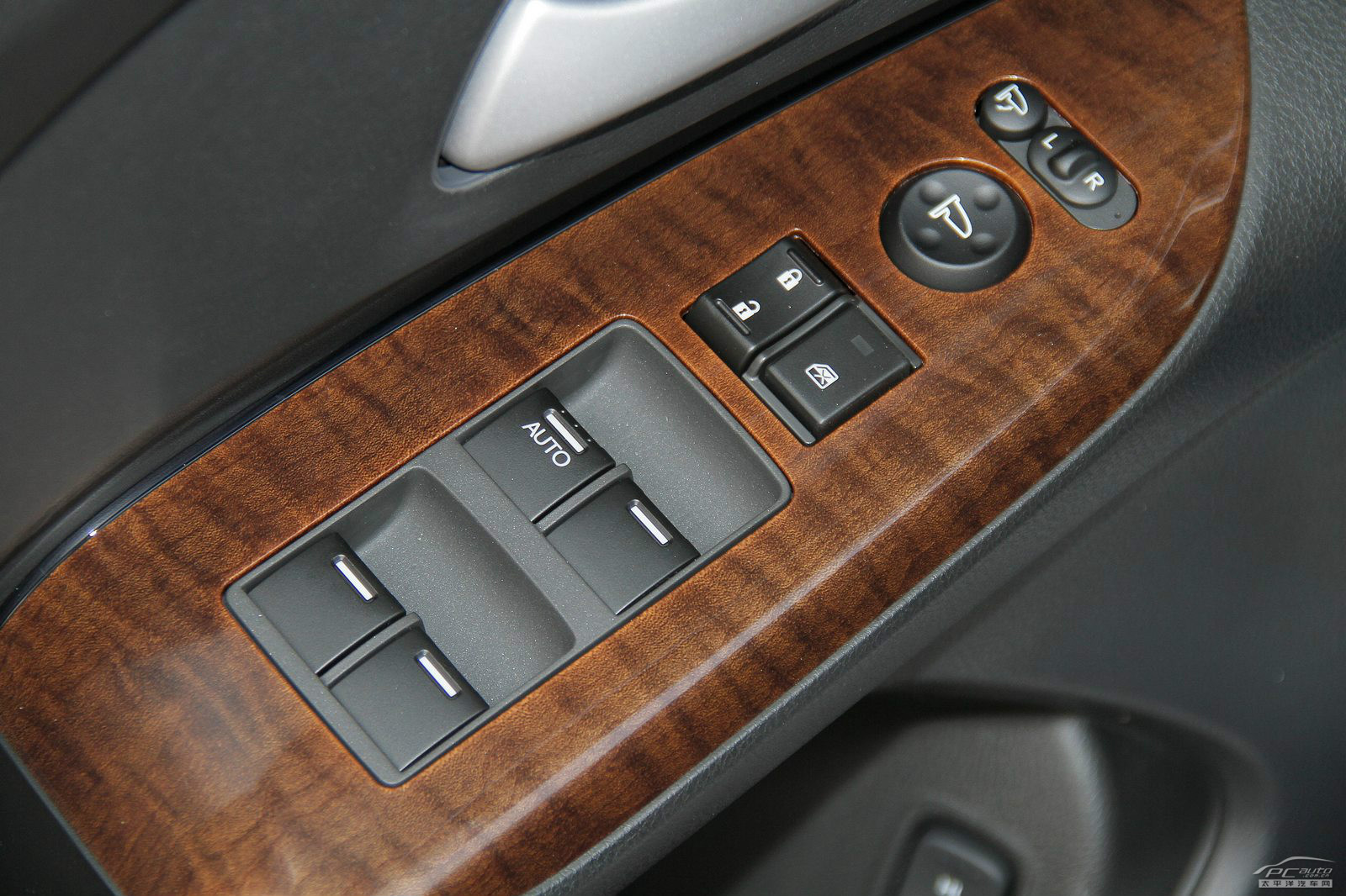 奧德賽內(nèi)飾高清大圖