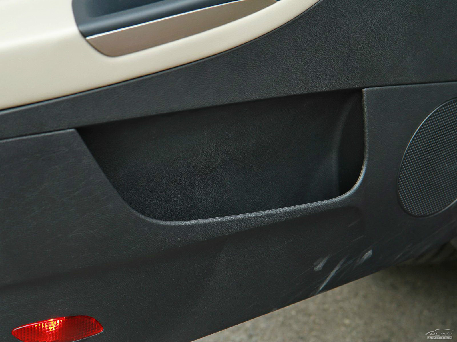 吉利GX7空間高清大圖