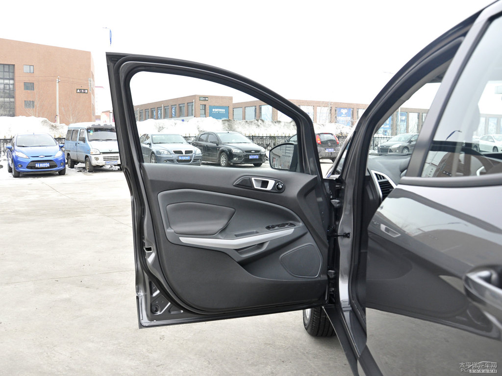 魅影灰翼搏車(chē)廂內(nèi)飾圖片