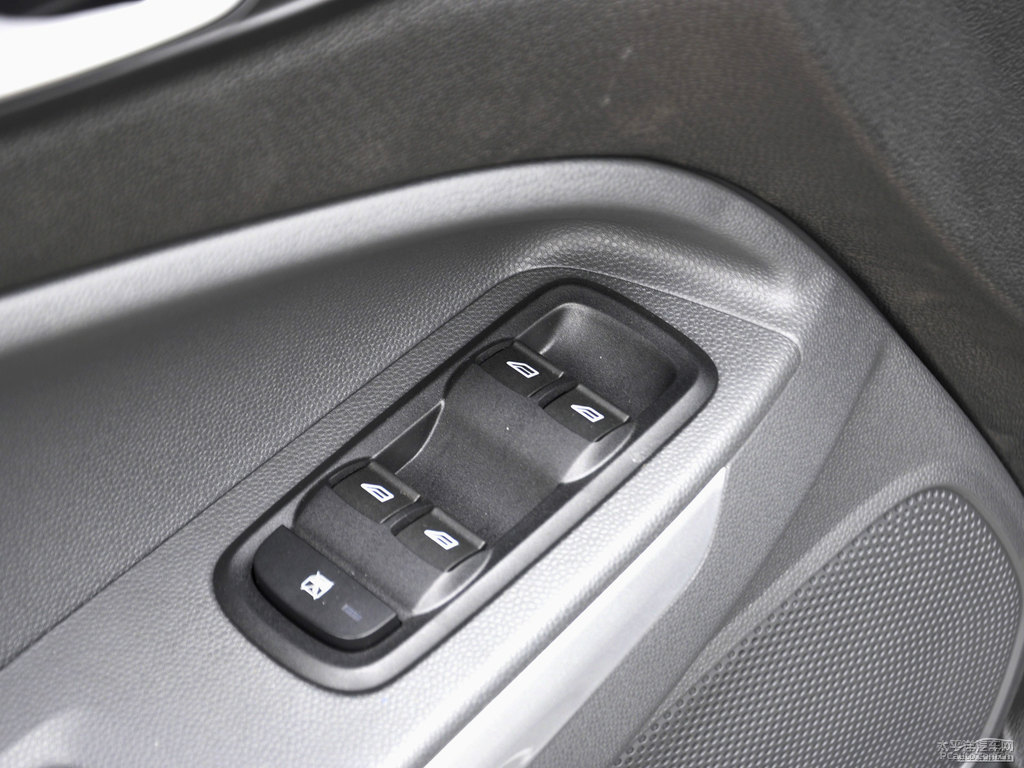 魅影灰翼搏車廂內(nèi)飾圖片