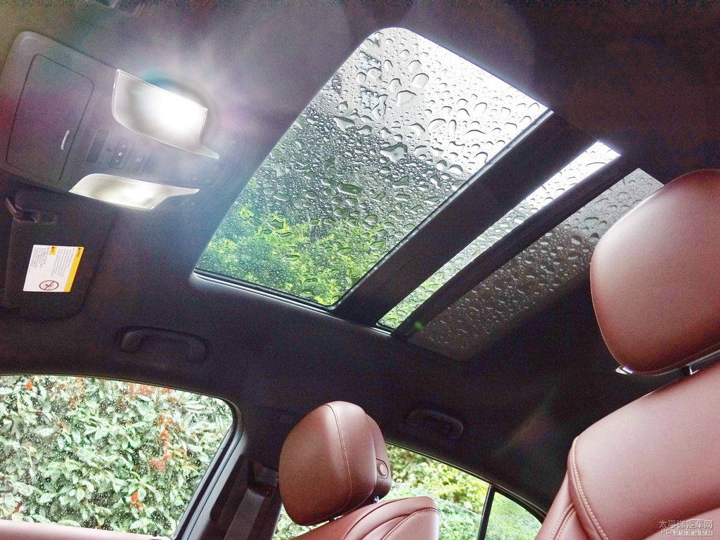 極光銀君越車廂內飾圖片