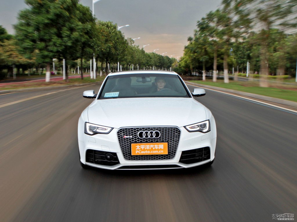 朱鷺白奧迪RS 5整車外觀外觀圖片