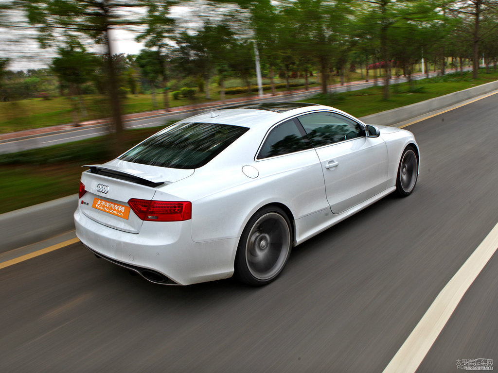 朱鷺白奧迪RS 5整車外觀外觀圖片