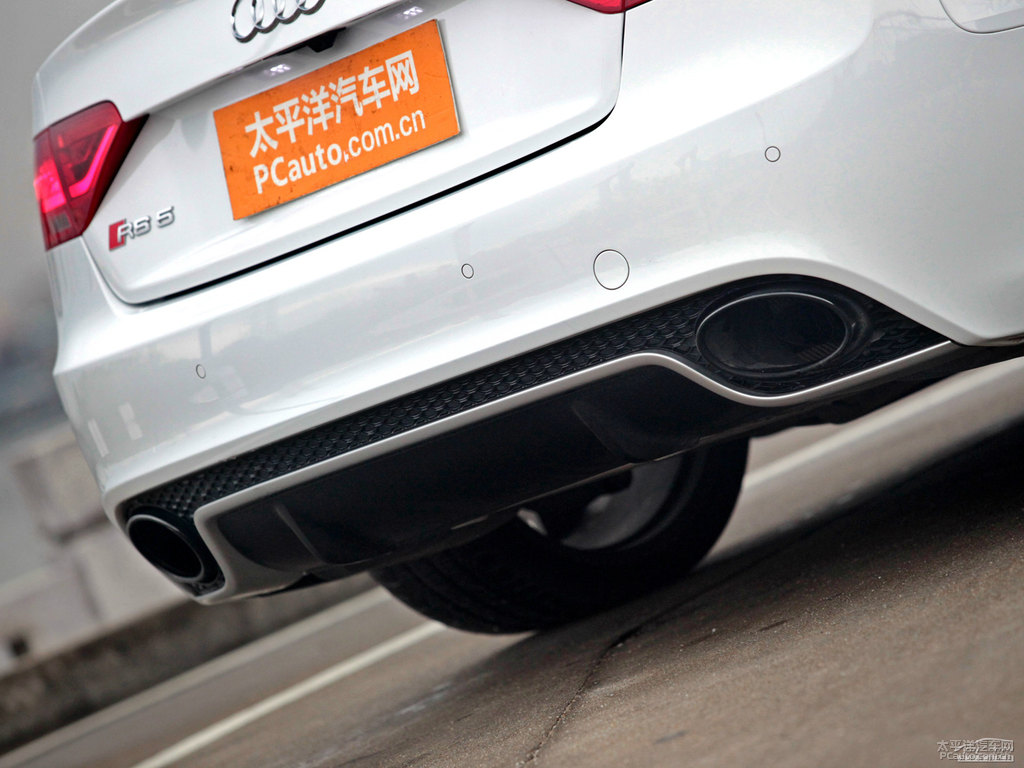 朱鷺白奧迪RS 5車尾外觀圖片