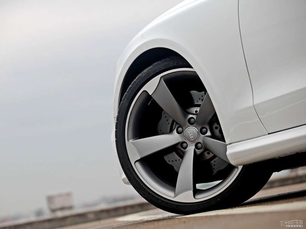 朱鷺白奧迪RS 5車身外觀圖片