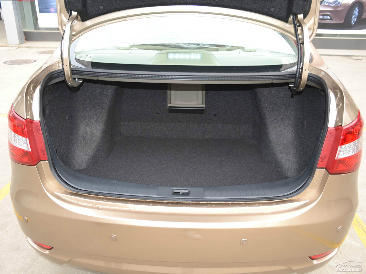 東風(fēng)風(fēng)神A60空間高清大圖