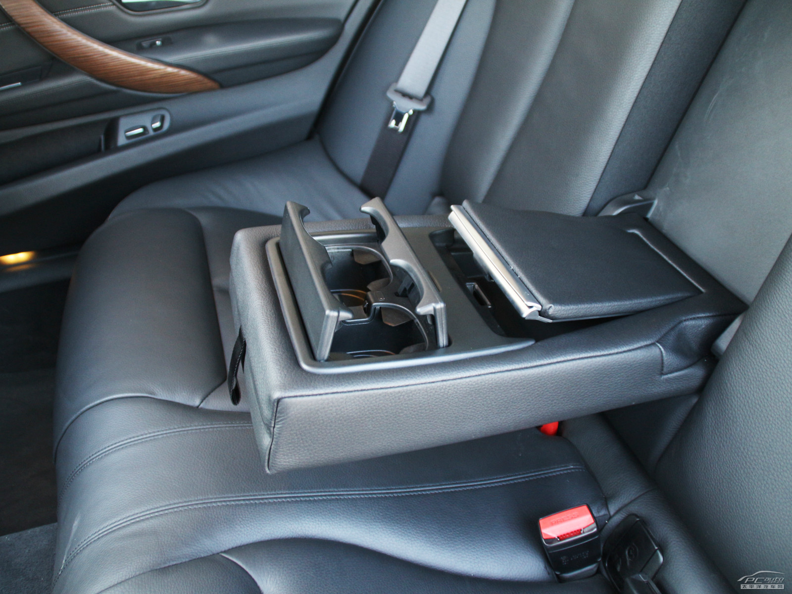 寶馬3系空間高清大圖