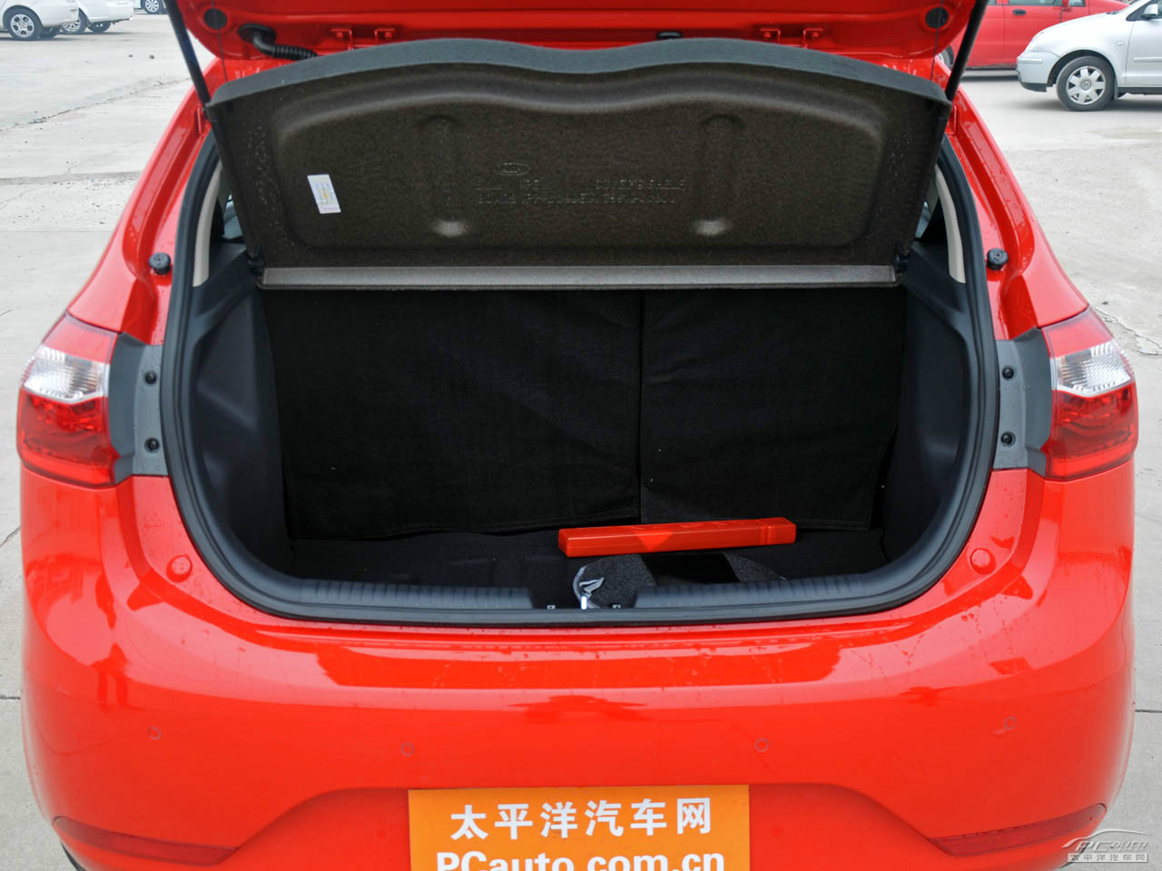 起亞K2空間高清大圖