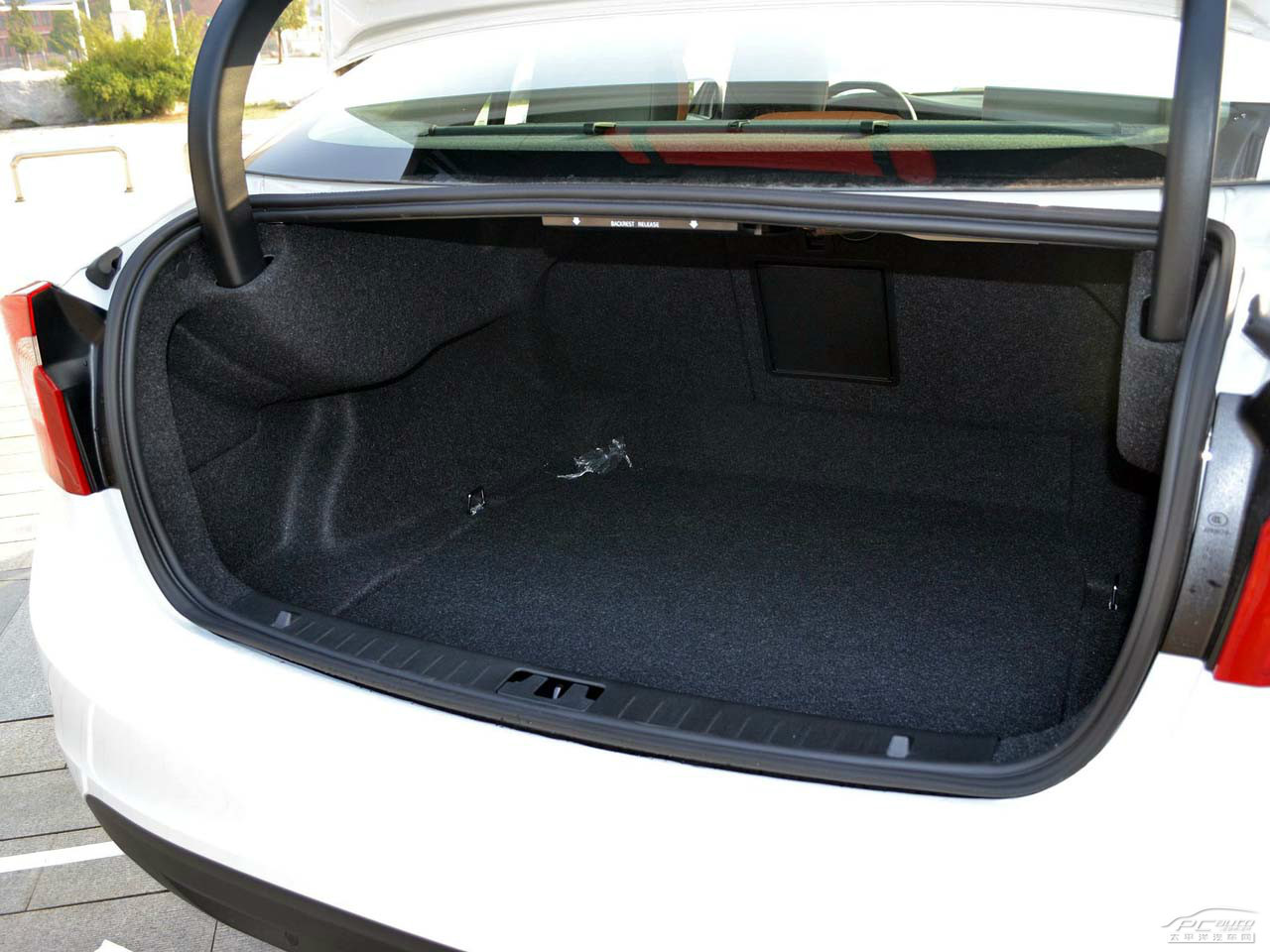 沃爾沃S60(進(jìn)口)空間高清大圖