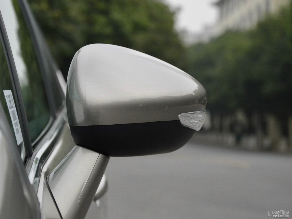 鉑金灰標(biāo)致408車身外觀圖片