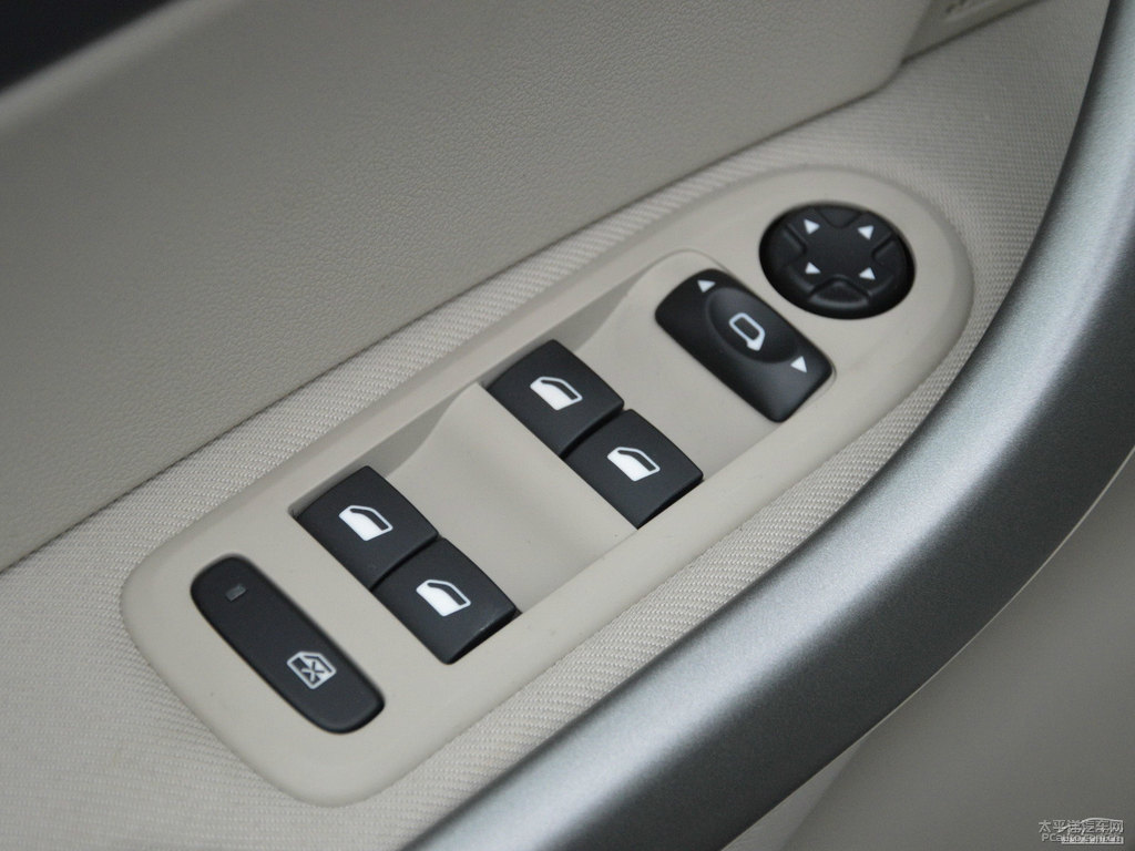 鉑金灰標(biāo)致408車廂內(nèi)飾圖片