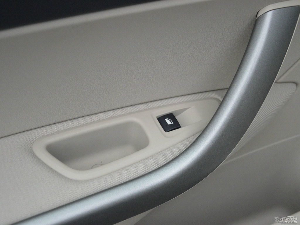 鉑金灰標(biāo)致408車廂內(nèi)飾圖片