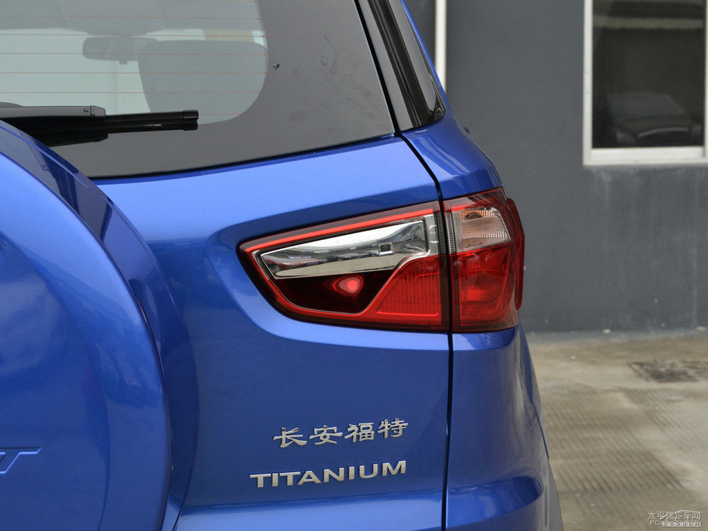 情調(diào)藍(lán)翼搏車尾外觀圖片