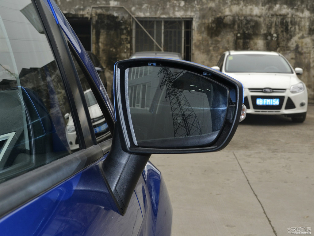 情調(diào)藍翼搏車身外觀圖片