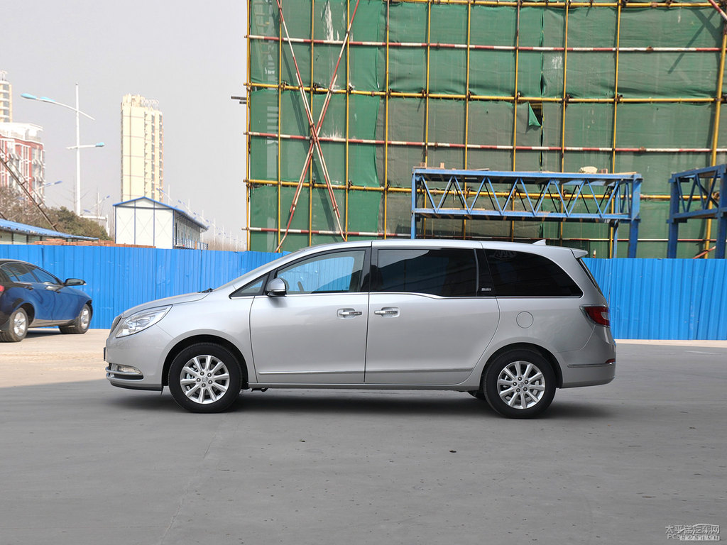 鈦銀別克GL8整車(chē)外觀(guān)外觀(guān)圖片