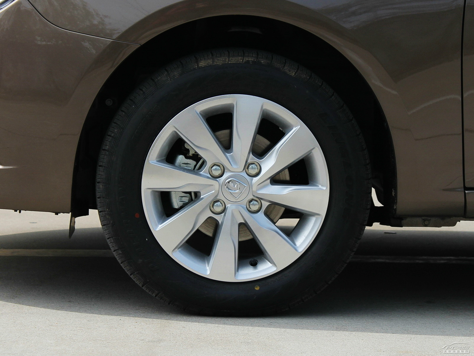 寶駿630細節(jié)高清大圖